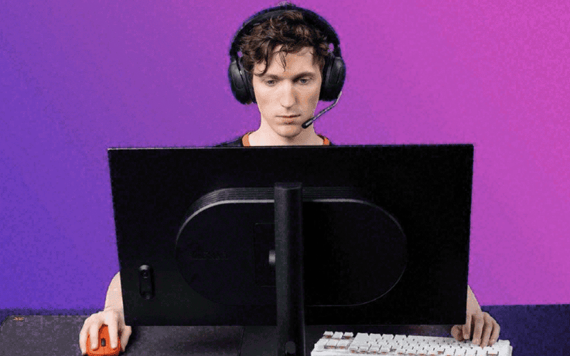 OLED monitors as laptop screen extenders enhancing productivity in workspace